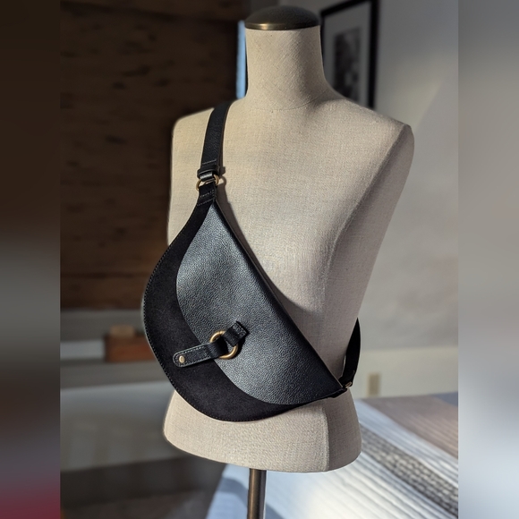 Banana Republic Factory Handbags - Banana Republic Factory Black Leather Crossbody Bag